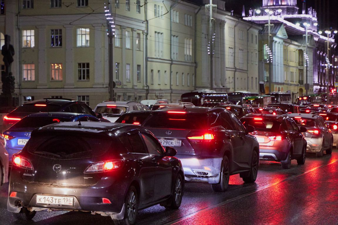 Центр Екатеринбурга погряз в пробках из-за закрытия улицы Гоголя -  «Уральский рабочий»